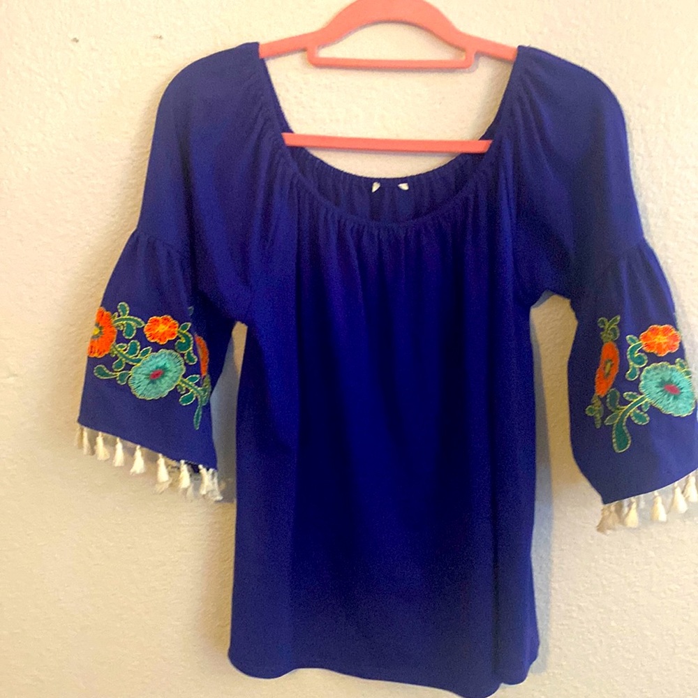 Blue fiesta blouse size Medium